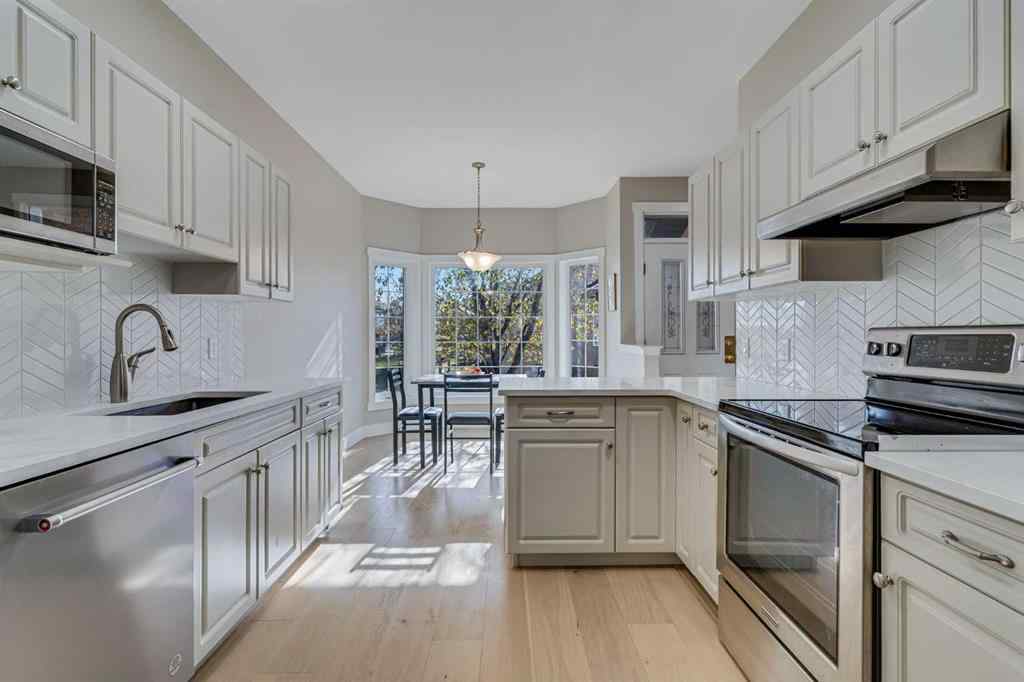 MLS® A2267273 - 84 Shannon Estates Terrace SW in Shawnessy Calgary, Residential