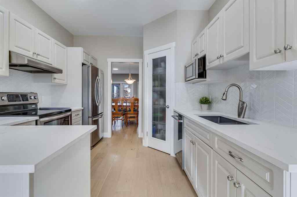 MLS® A2267273 - 84 Shannon Estates Terrace SW in Shawnessy Calgary, Residential