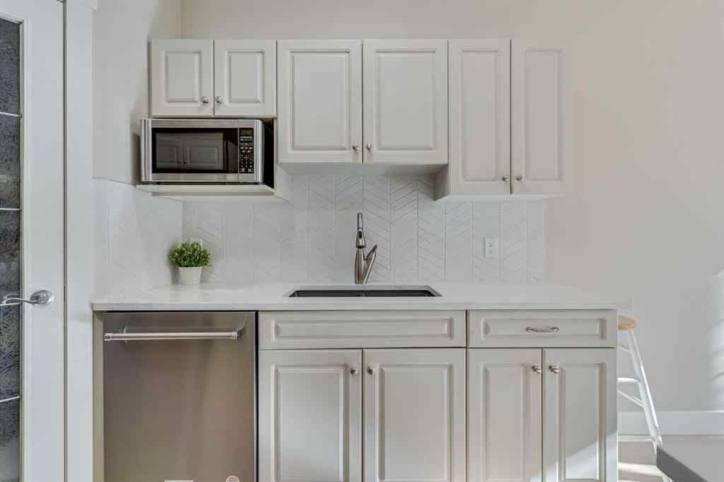 MLS® A2267273 - 84 Shannon Estates Terrace SW in Shawnessy Calgary, Residential