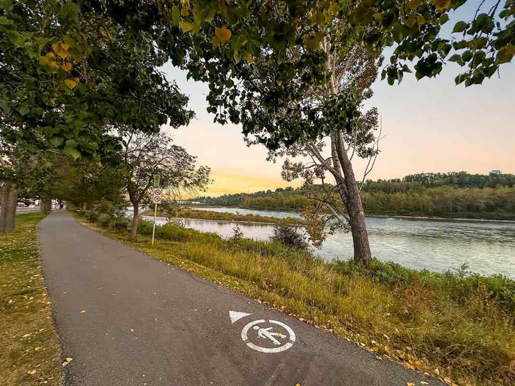 MLS® A2267277 - 915 32 Street NW in Parkdale Calgary, Residential