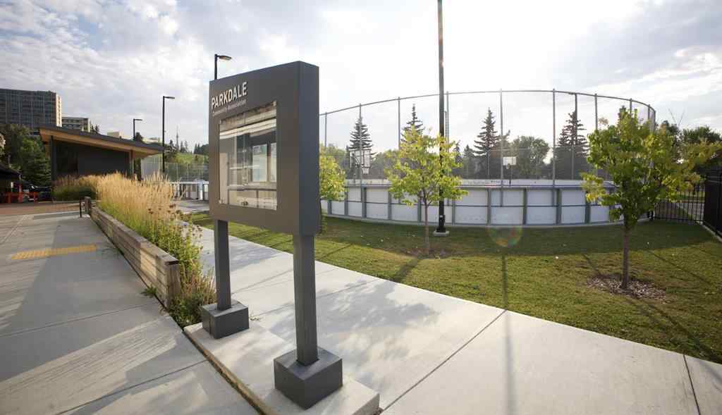 MLS® A2267277 - 915 32 Street NW in Parkdale Calgary, Residential