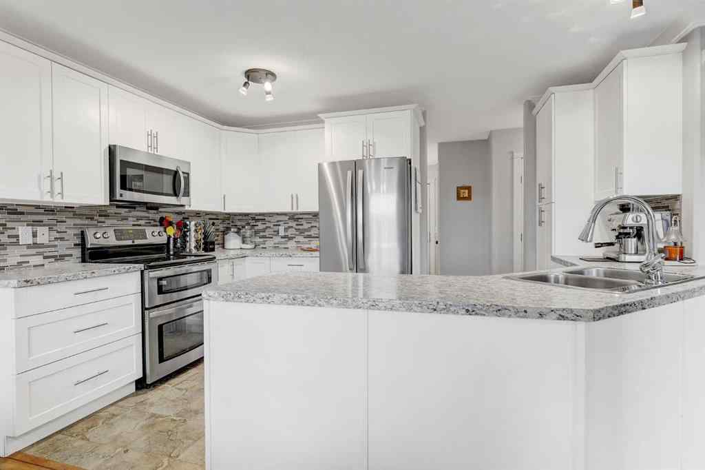 MLS® A2267278 - 9318 129 Avenue  in Crystal Lake Estates Grande Prairie, Residential