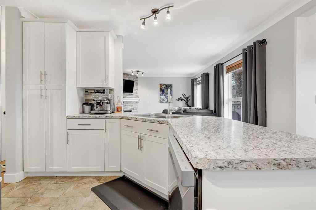 MLS® A2267278 - 9318 129 Avenue  in Crystal Lake Estates Grande Prairie, Residential