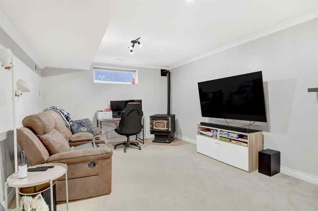 MLS® A2267278 - 9318 129 Avenue  in Crystal Lake Estates Grande Prairie, Residential