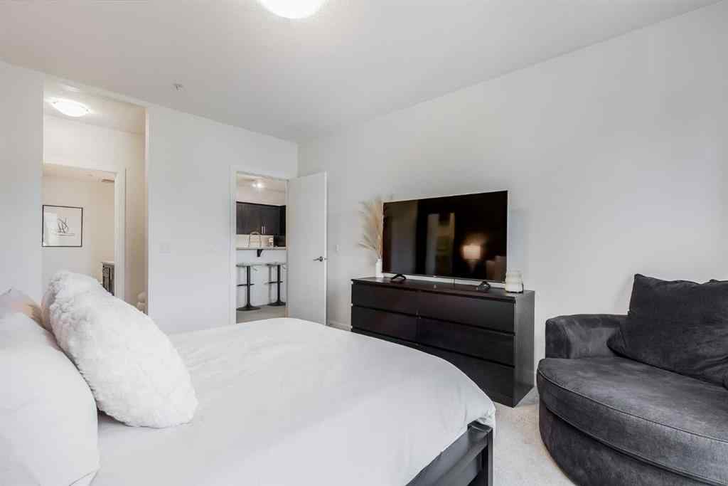 MLS® A2267280 - Unit #204 117 19 Avenue NE in Tuxedo Park Calgary, Residential