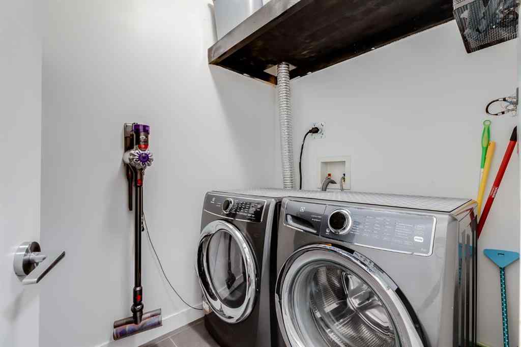 MLS® A2267280 - Unit #204 117 19 Avenue NE in Tuxedo Park Calgary, Residential