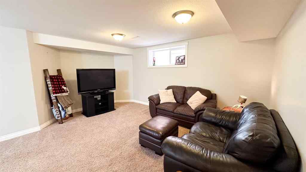 MLS® A2267286 - 211 11 Avenue NE in NONE Sundre, Residential