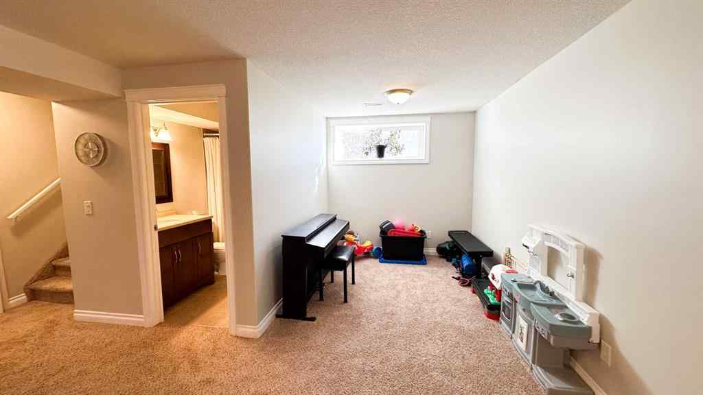 MLS® A2267286 - 211 11 Avenue NE in NONE Sundre, Residential