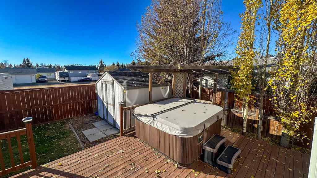 MLS® A2267286 - 211 11 Avenue NE in NONE Sundre, Residential