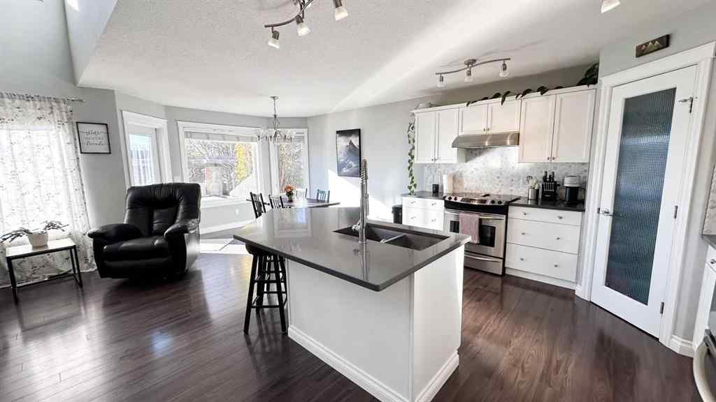 MLS® A2267286 - 211 11 Avenue NE in NONE Sundre, Residential