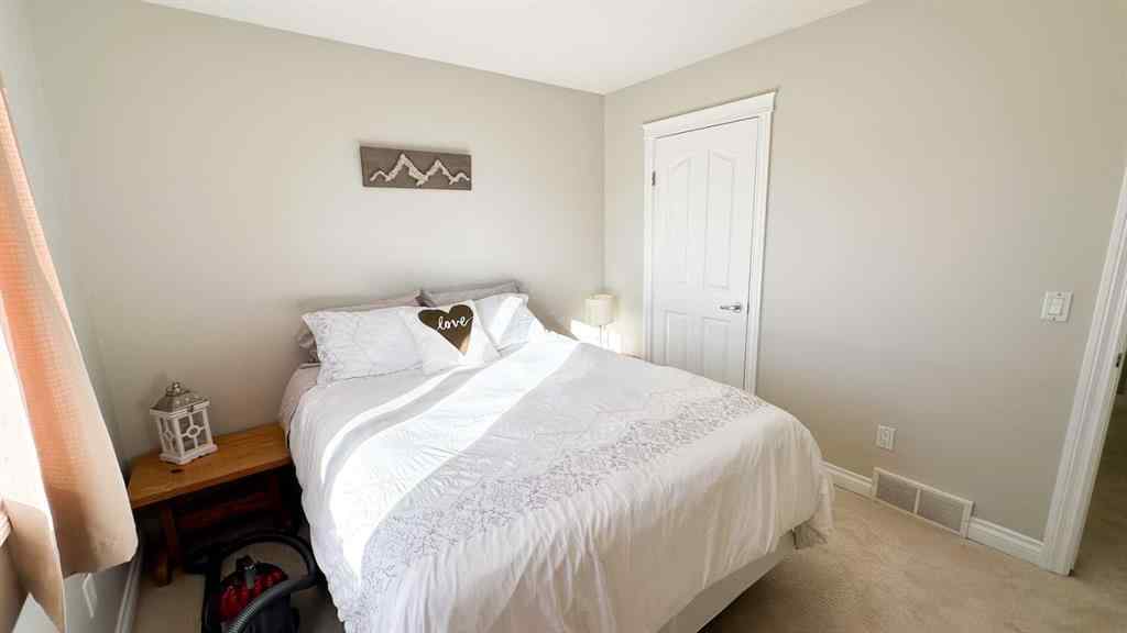 MLS® A2267286 - 211 11 Avenue NE in NONE Sundre, Residential