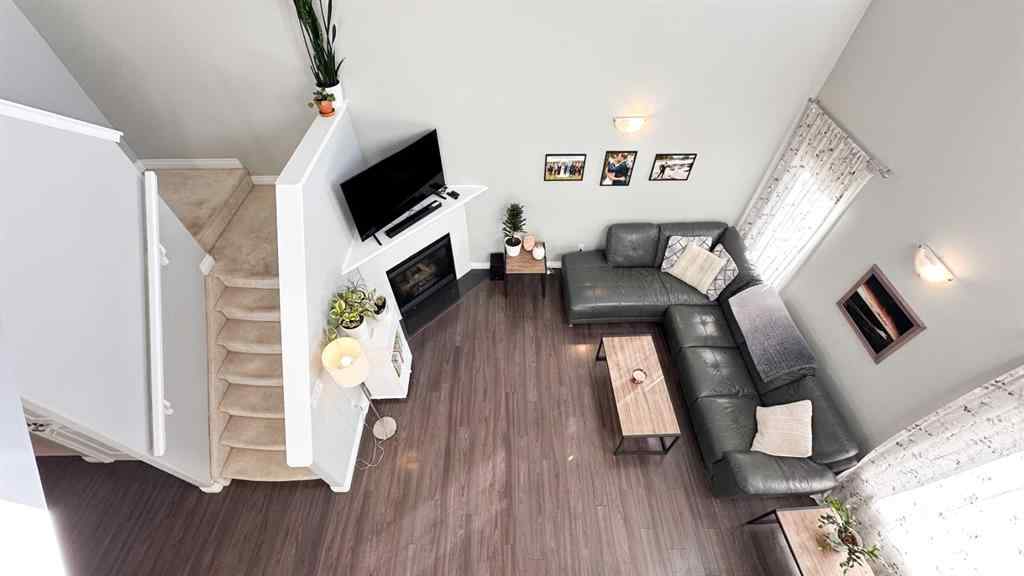 MLS® A2267286 - 211 11 Avenue NE in NONE Sundre, Residential