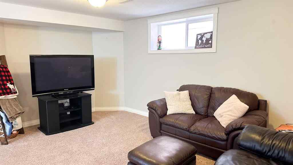 MLS® A2267286 - 211 11 Avenue NE in NONE Sundre, Residential