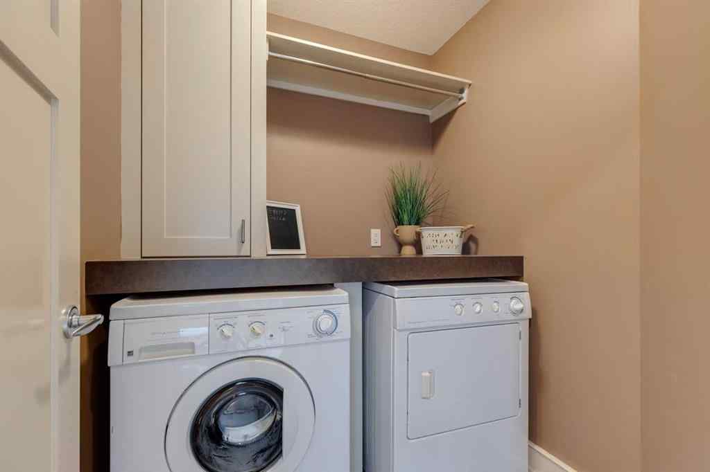 MLS® A2267290 - 2005 32 Avenue SW in South Calgary Calgary, Residential