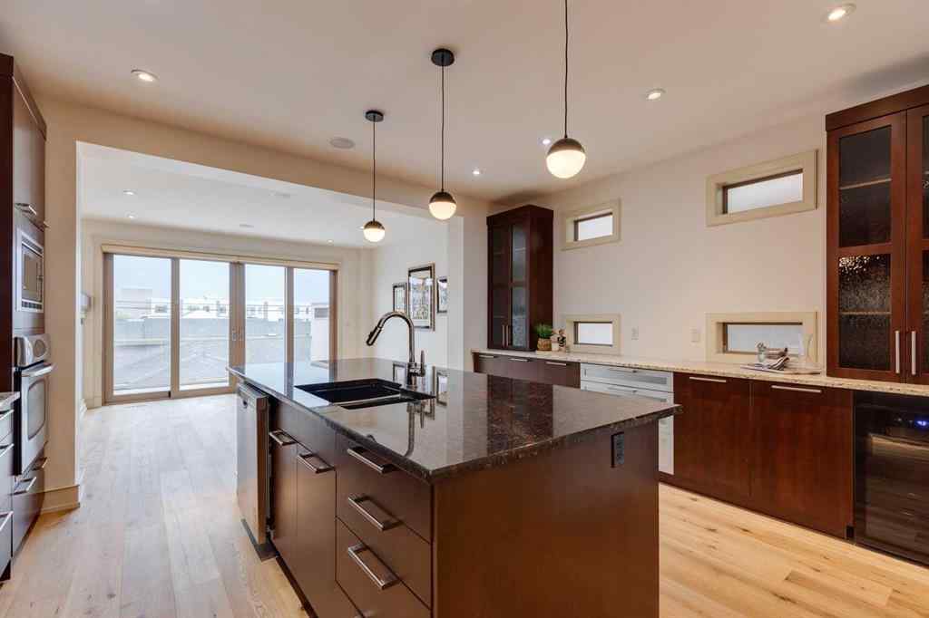 MLS® A2267290 - 2005 32 Avenue SW in South Calgary Calgary, Residential