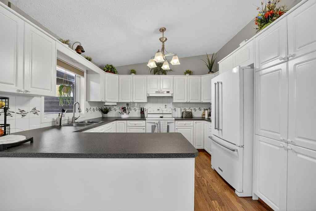 MLS® A2267294 - 225 10 Avenue NE in NONE Sundre, Residential