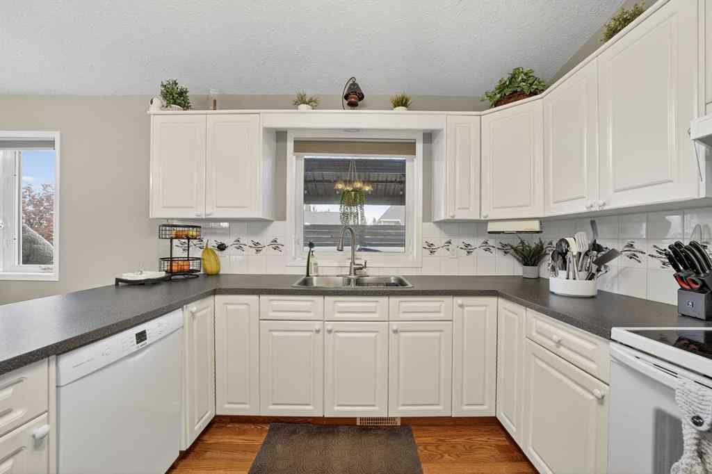 MLS® A2267294 - 225 10 Avenue NE in NONE Sundre, Residential