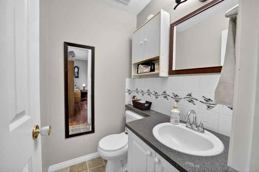 MLS® A2267294 - 225 10 Avenue NE in NONE Sundre, Residential