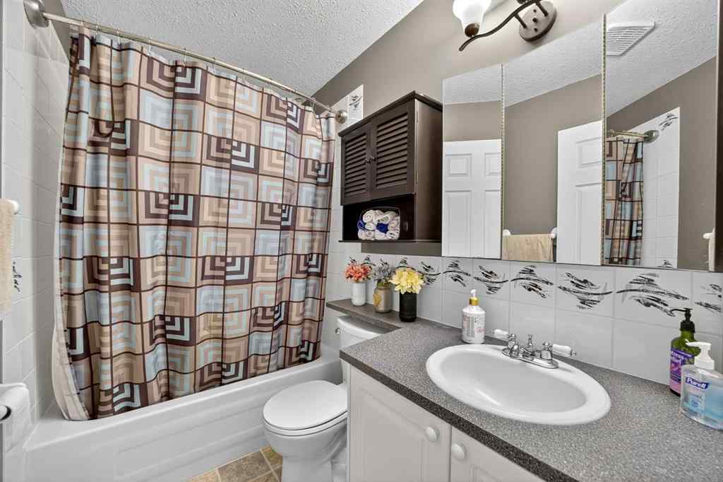MLS® A2267294 - 225 10 Avenue NE in NONE Sundre, Residential