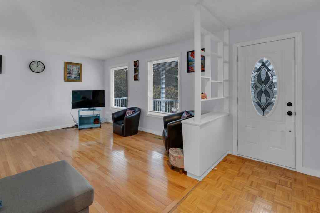 MLS® A2267300 - 5122 48 Street NW in Varsity Calgary, Residential