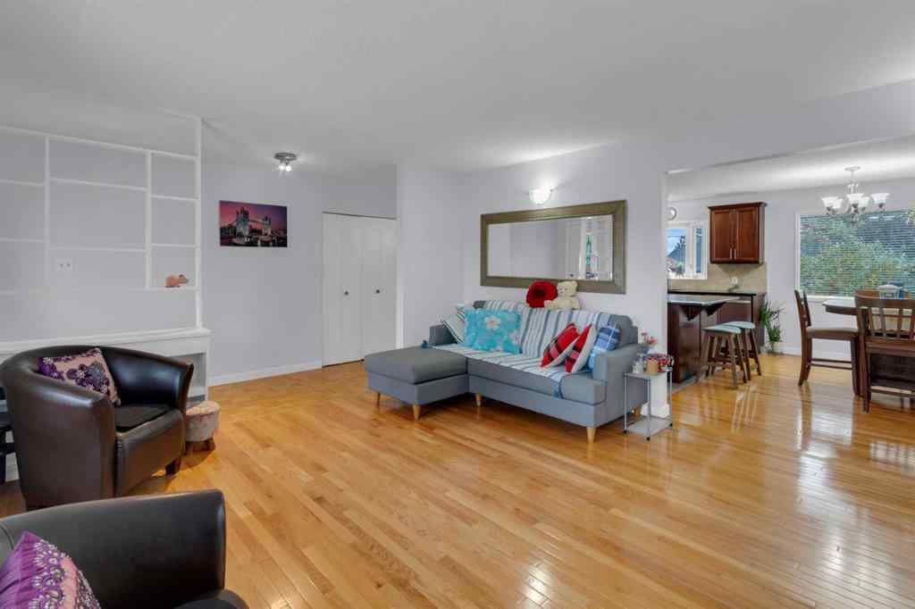 MLS® A2267300 - 5122 48 Street NW in Varsity Calgary, Residential