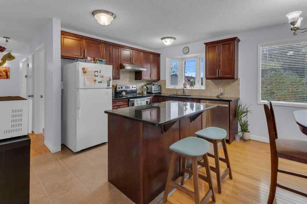 MLS® A2267300 - 5122 48 Street NW in Varsity Calgary, Residential