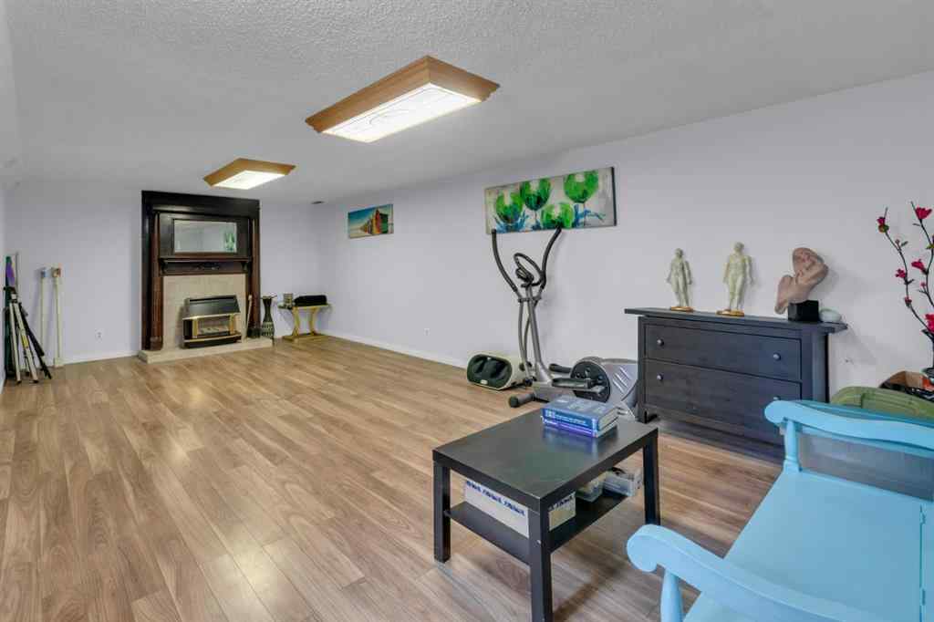 MLS® A2267300 - 5122 48 Street NW in Varsity Calgary, Residential