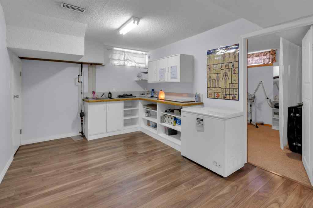 MLS® A2267300 - 5122 48 Street NW in Varsity Calgary, Residential