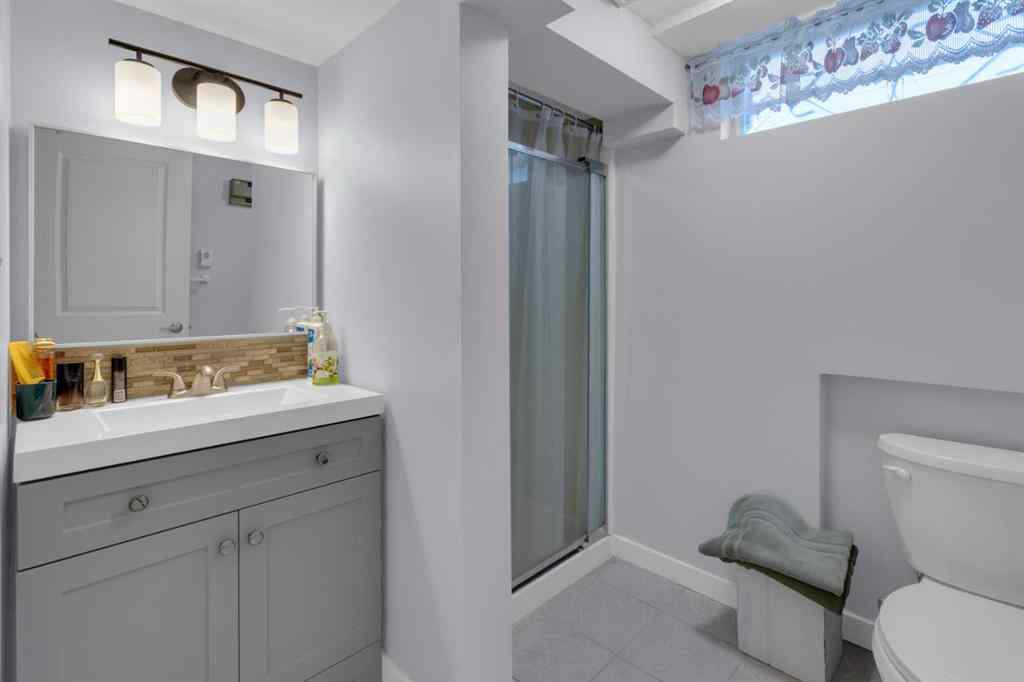 MLS® A2267300 - 5122 48 Street NW in Varsity Calgary, Residential