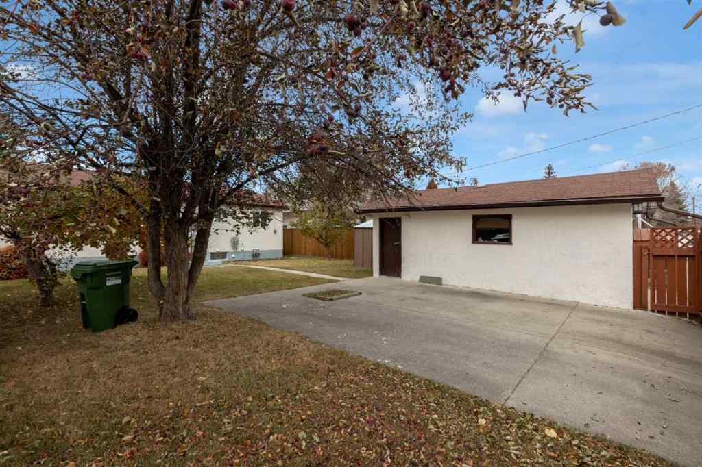 MLS® A2267300 - 5122 48 Street NW in Varsity Calgary, Residential