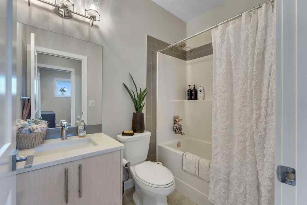 MLS® A2267304 - 406 Crestridge Common SW in Crestmont Calgary, Residential