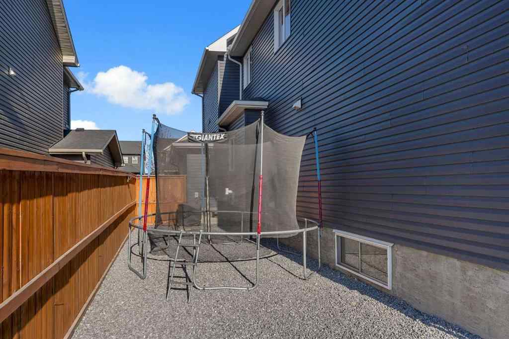 MLS® A2267306 - 1535 Ravensmoor Way SE in Ravenswood Airdrie, Residential