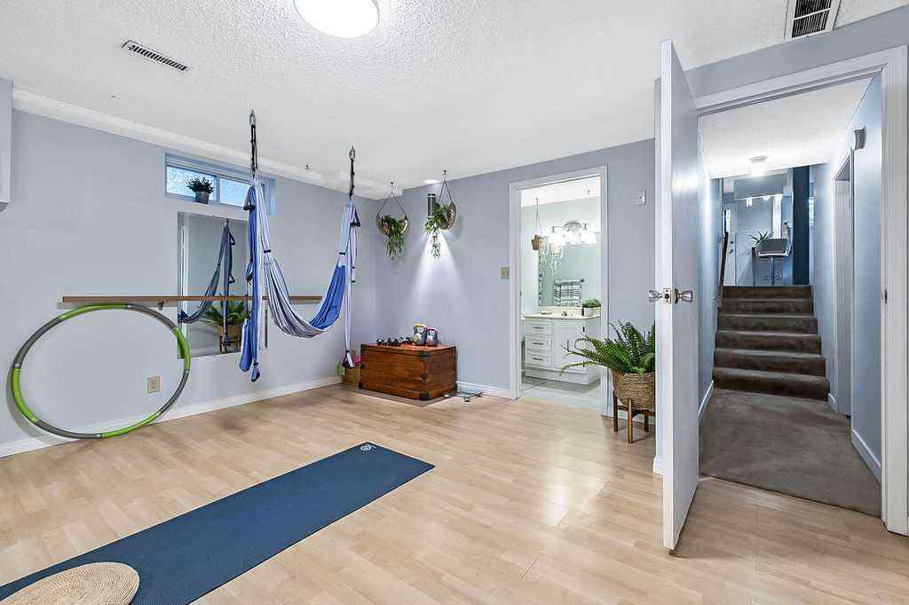 MLS® A2267325 - 5279 Dalcroft Crescent NW in Dalhousie Calgary, Residential