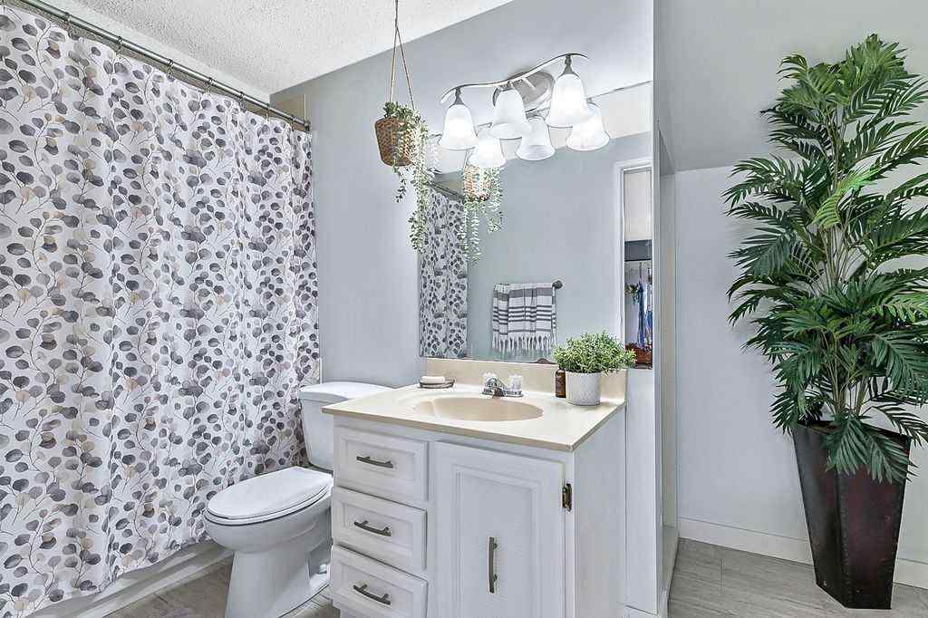 MLS® A2267325 - 5279 Dalcroft Crescent NW in Dalhousie Calgary, Residential