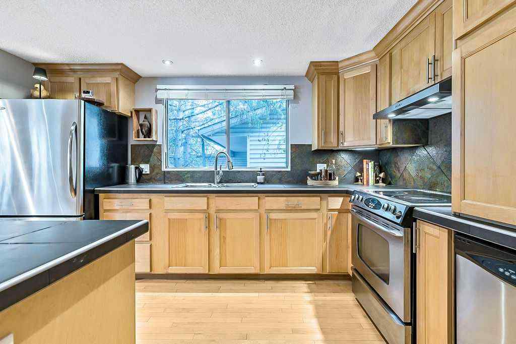 MLS® A2267325 - 5279 Dalcroft Crescent NW in Dalhousie Calgary, Residential