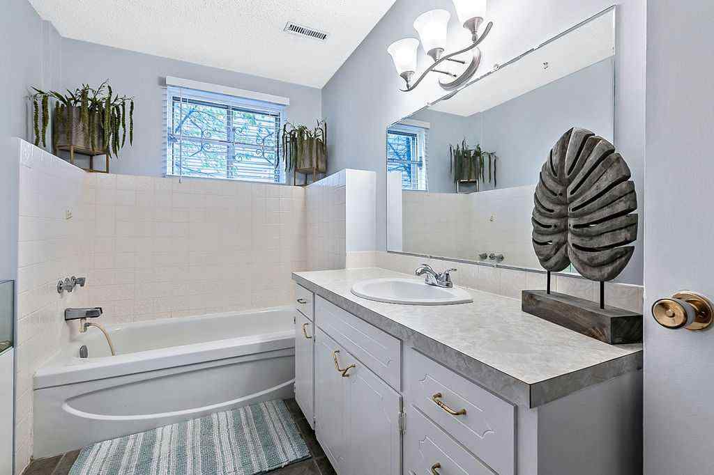 MLS® A2267325 - 5279 Dalcroft Crescent NW in Dalhousie Calgary, Residential