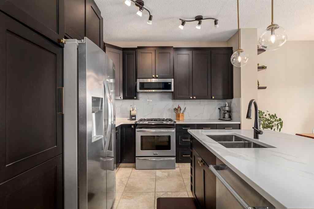 MLS® A2267329 - 40 Heritage Hill  in Heritage Hills Cochrane, Residential