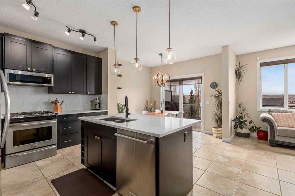 MLS® A2267329 - 40 Heritage Hill  in Heritage Hills Cochrane, Residential