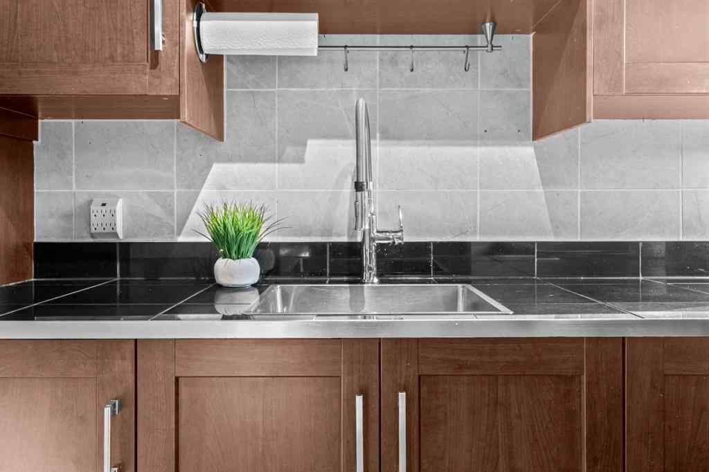 MLS® A2267338 - Unit #8 3726 Centre Street NE in Highland Park Calgary, Residential