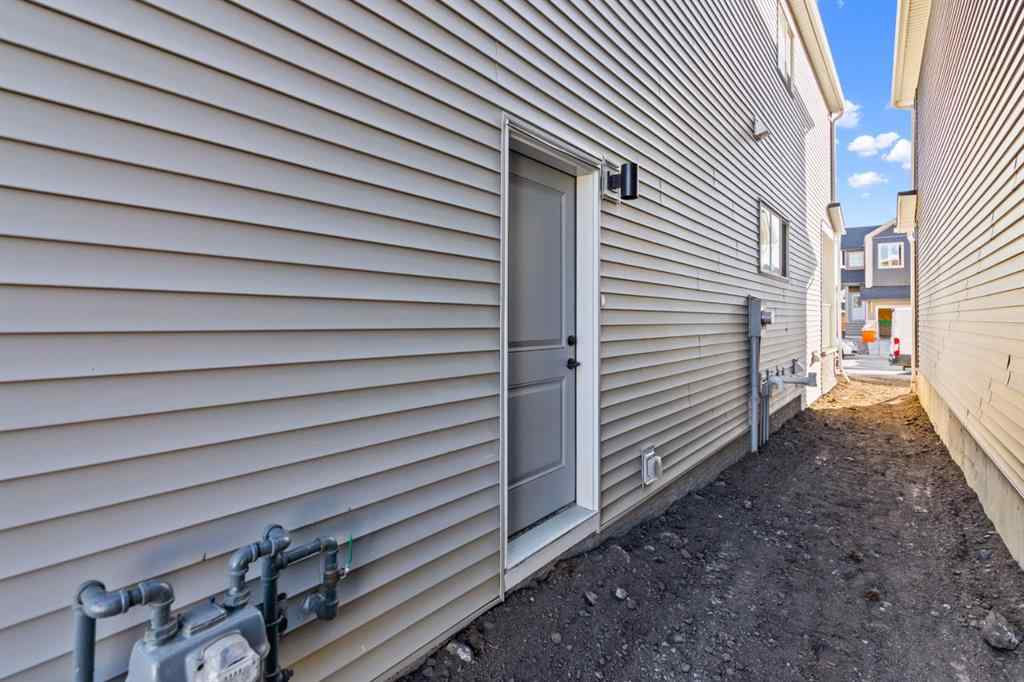 MLS® A2267340 - 476 Lewiston Landing NE in Lewisburg Calgary, Residential