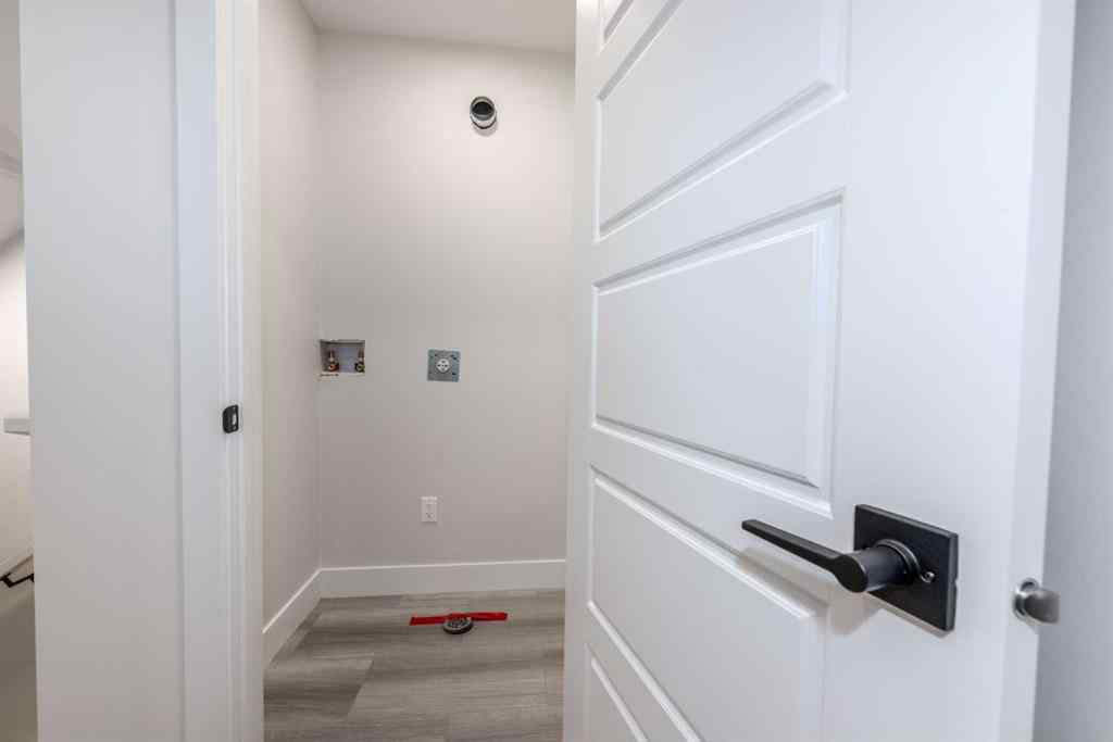 MLS® A2267343 - Unit #2 2635 1 Avenue  NW in West Hillhurst Calgary, Residential