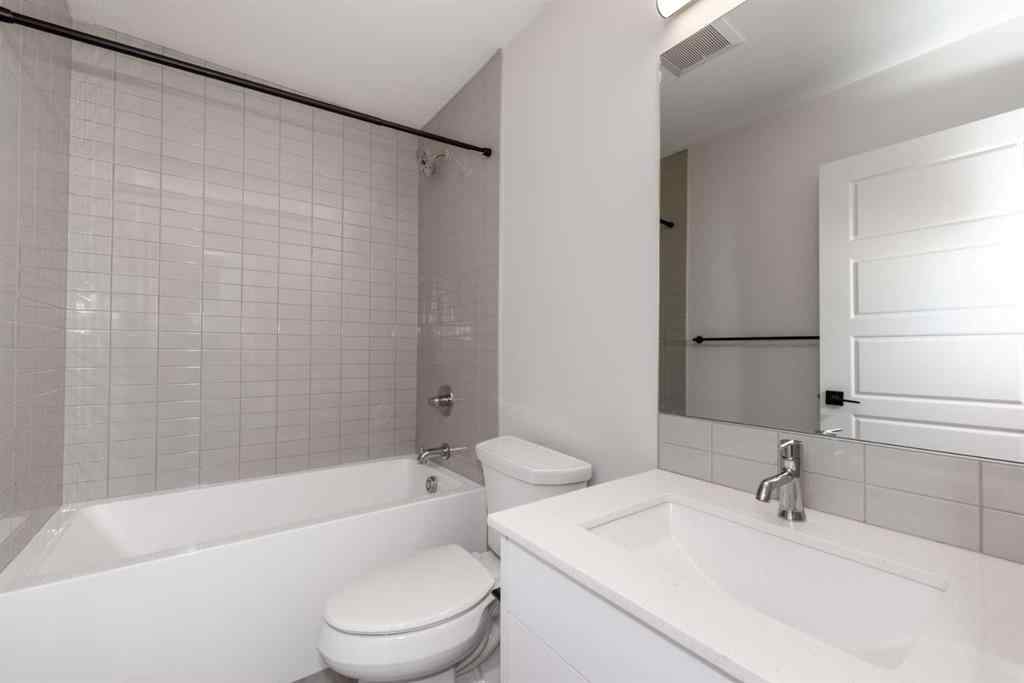 MLS® A2267343 - Unit #2 2635 1 Avenue  NW in West Hillhurst Calgary, Residential