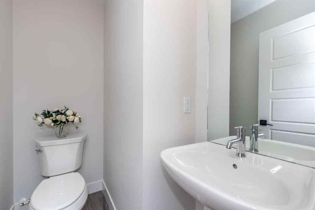 MLS® A2267343 - Unit #2 2635 1 Avenue  NW in West Hillhurst Calgary, Residential