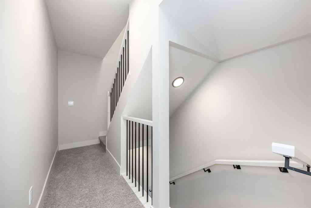 MLS® A2267343 - Unit #2 2635 1 Avenue  NW in West Hillhurst Calgary, Residential