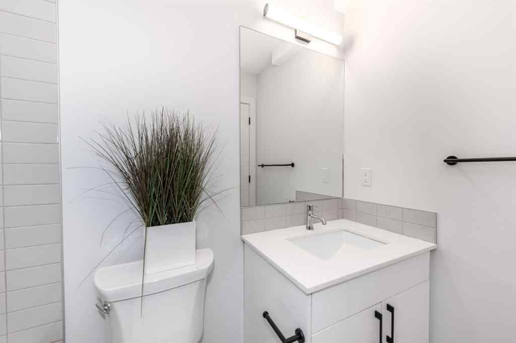 MLS® A2267343 - Unit #2 2635 1 Avenue  NW in West Hillhurst Calgary, Residential