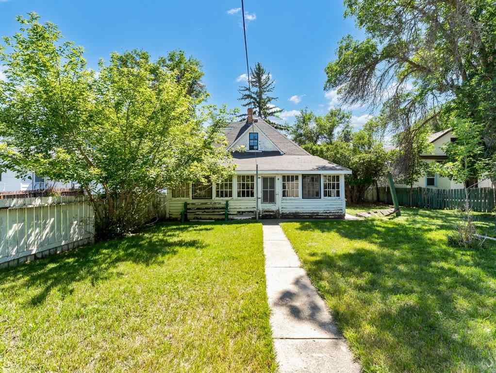 MLS&reg; # A2267347 - 1054 Yuill Street SE in River Flats Medicine Hat, Residential Open Houses