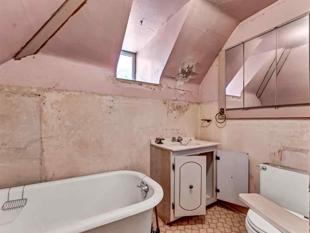 MLS&reg; # A2267347 - 1054 Yuill Street SE in River Flats Medicine Hat, Residential Open Houses