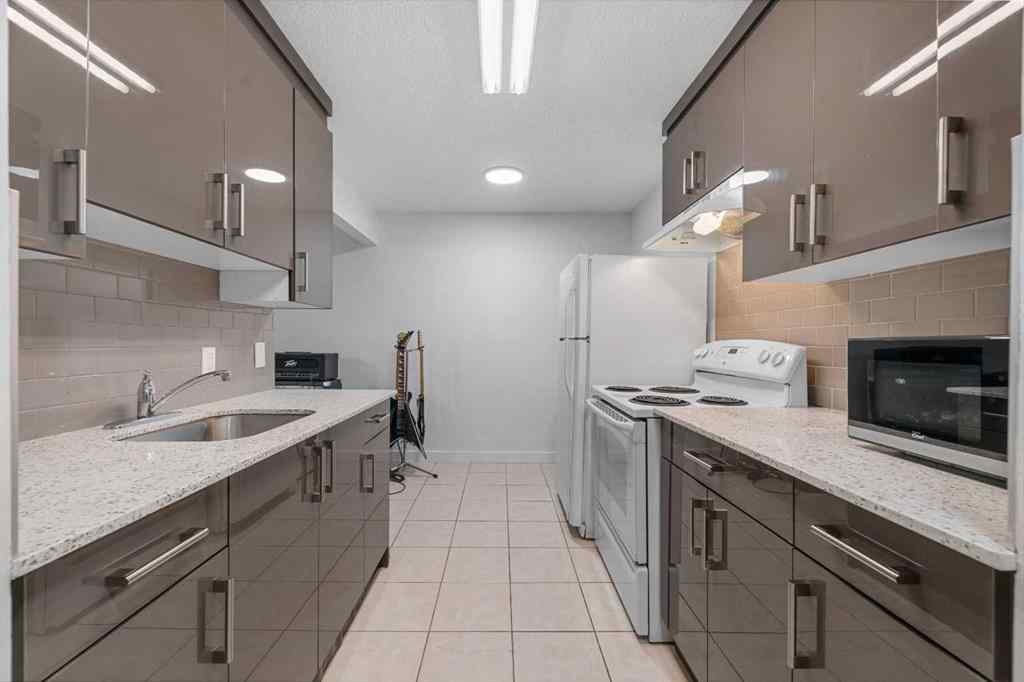 MLS® A2267352 - Unit #205 4328 4 Street NW in Highland Park Calgary, Residential