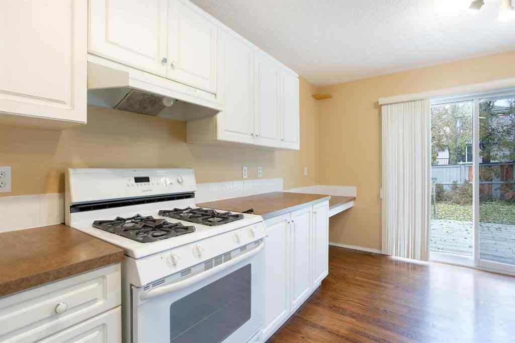 MLS® A2267356 - 29 Spring Crescent SW in Springbank Hill Calgary, Residential