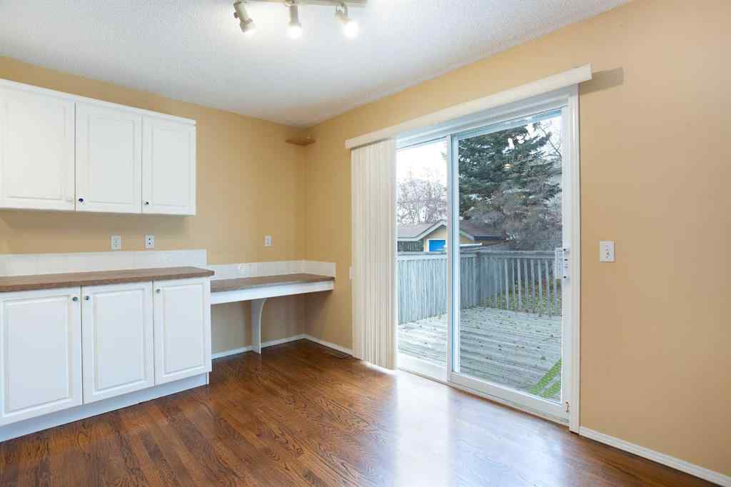 MLS® A2267356 - 29 Spring Crescent SW in Springbank Hill Calgary, Residential
